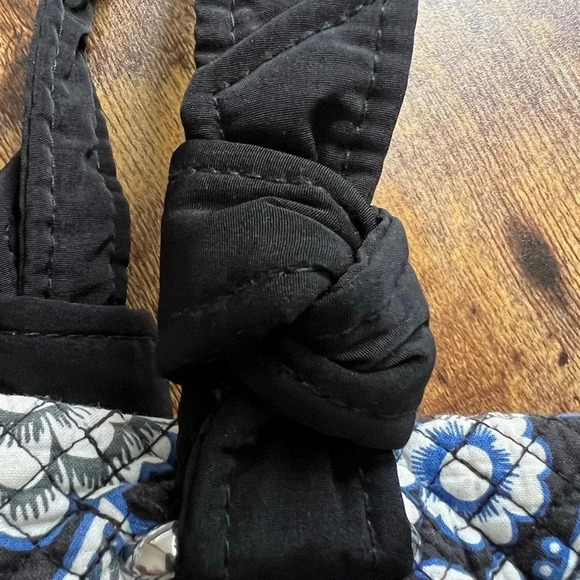 RETIRED: Vera Bradley | ladies Snow Lotus Hadley on the go shoulder handbag.​ - Picture 12 of 16